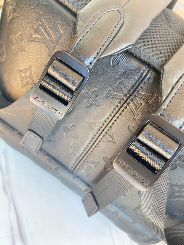 ルイヴィトンバッグ角部分ディテール